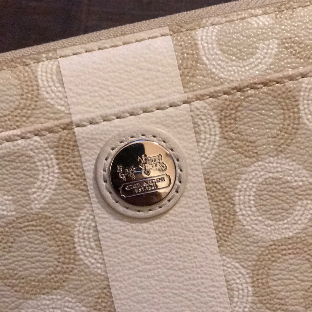 Coach Wallet - Picture 6 of 6